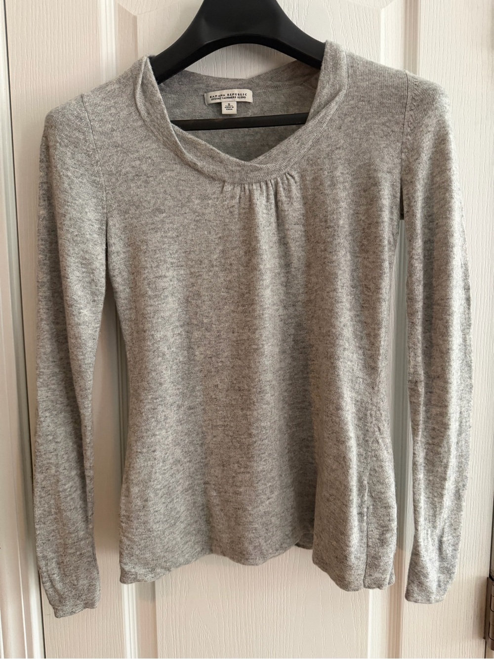 Banana Republic cashmere/ wool/ rayon Long-Sleeve Crewneck Top